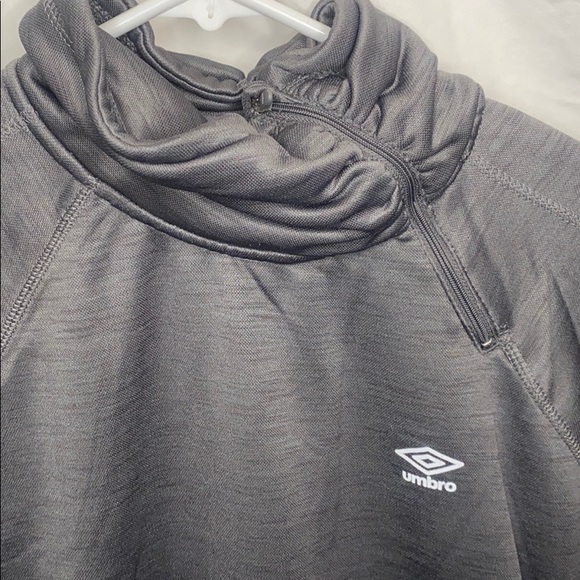 Women’s Umbro Grey sports performance pull over - Picture 2 of 5